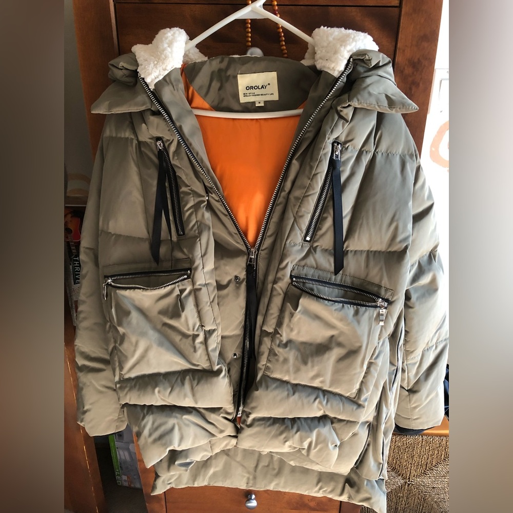 OROLAY GREEN PUFFY JACKET “the amazon coat” MEDIUM EUC